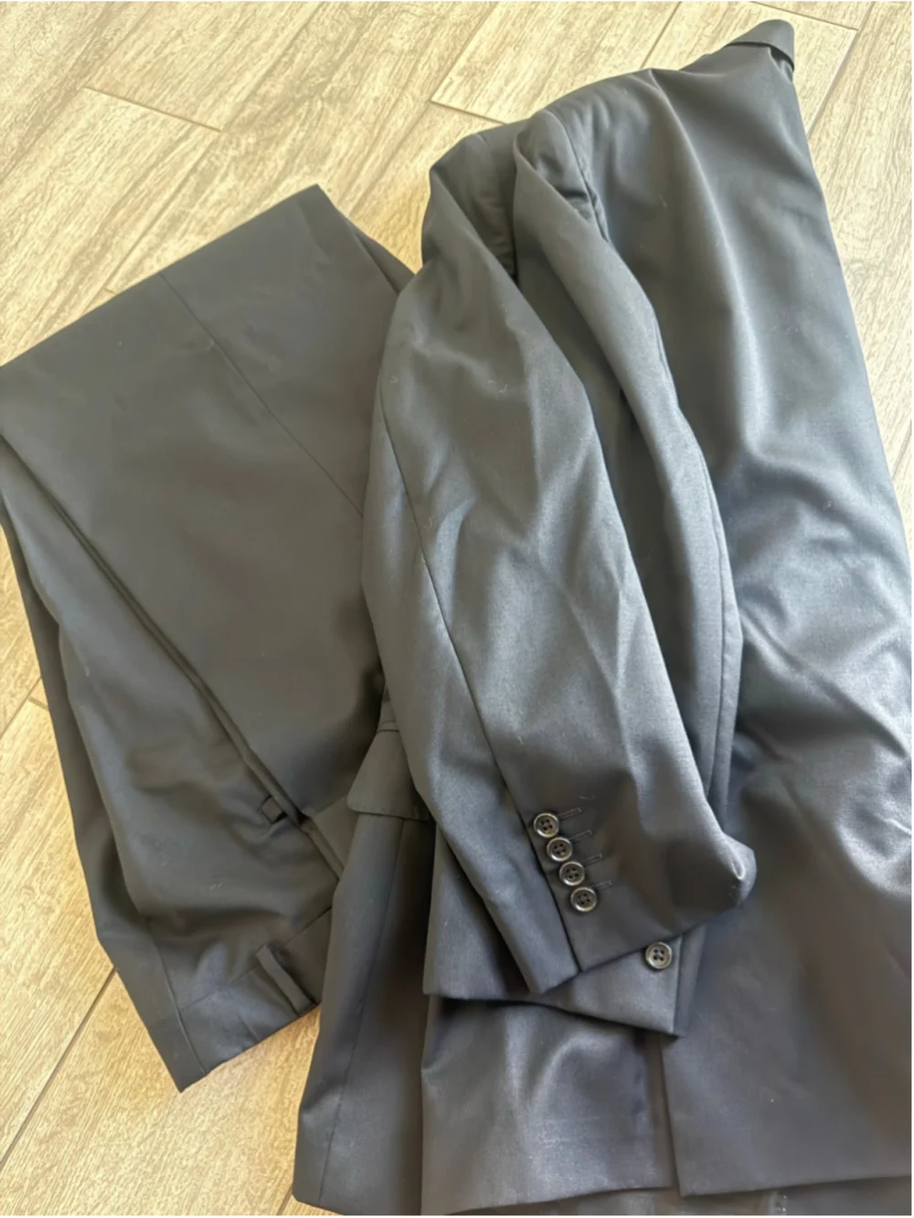 Black Pronto Uomo men’s wool suit